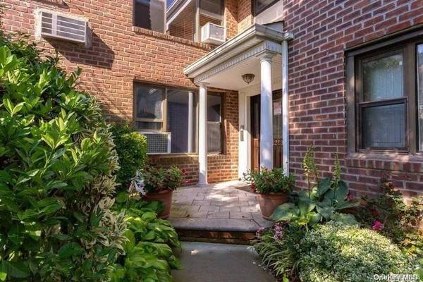 1213 E Broadway #B24, Hewlett, NY 11557