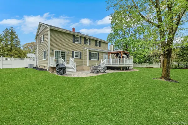 6 Mendolia CT, Pearl River, NY 10965