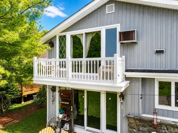 1 Warwick PL, Florida, NY 10921