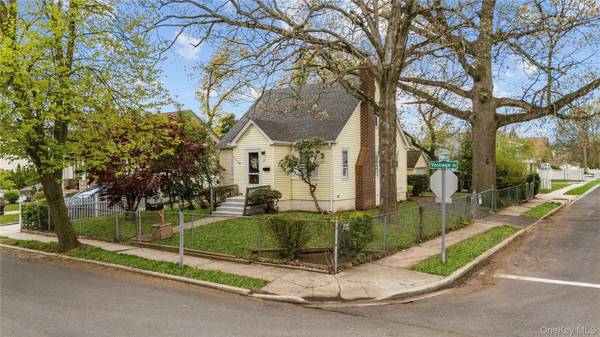 21 Voshage ST, North Baldwin, NY 11510