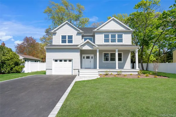 969 Manor LN, Bay Shore, NY 11706