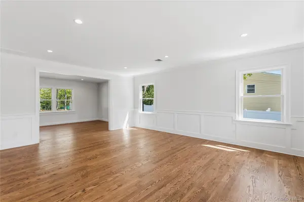 969 Manor LN, Bay Shore, NY 11706