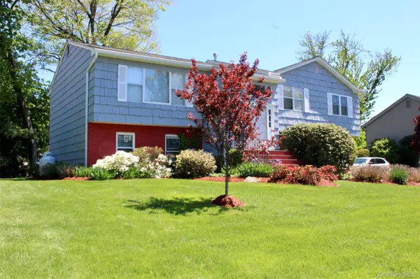 27 Skyview LN, New Rochelle, NY 10804