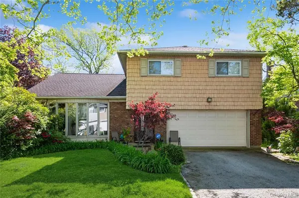 1040 Cedarhurst ST, North Woodmere, NY 11581
