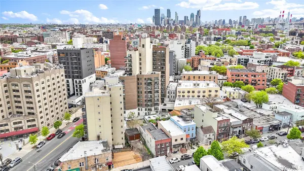 18-44 26th RD, Astoria, NY 11102