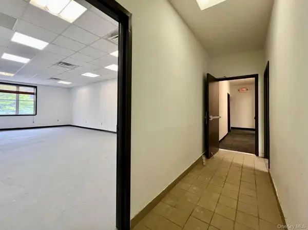 18-17 42 ST #2, Astoria, NY 11105