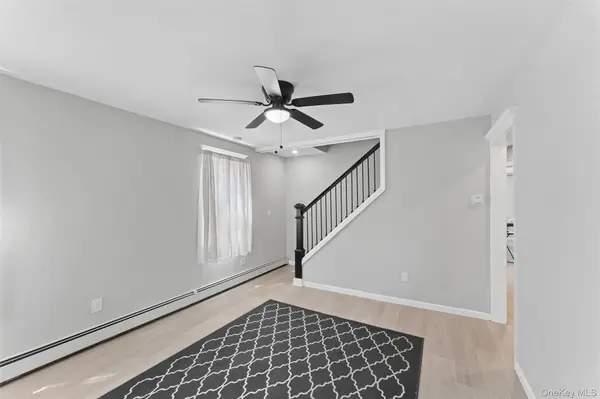 646 Benris AVE, Franklin Square, NY 11010