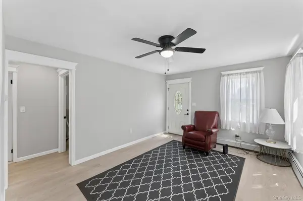646 Benris AVE, Franklin Square, NY 11010
