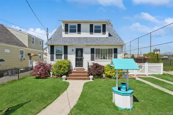 646 Benris AVE, Franklin Square, NY 11010