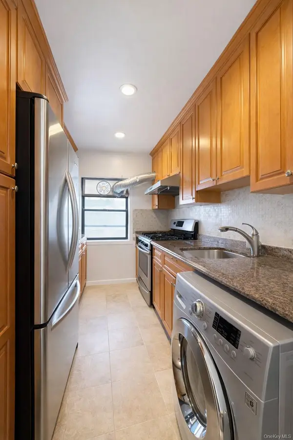 6712 197 ST #1, Fresh Meadows, NY 11365