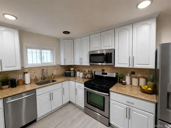 12823 Van Wyck EXPY, Jamaica, NY 11436