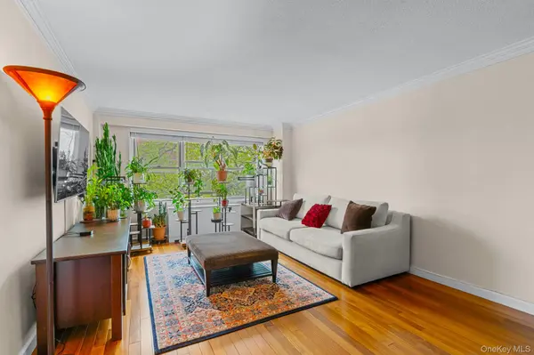 70-31 108th ST #3G, Forest Hills, NY 11375