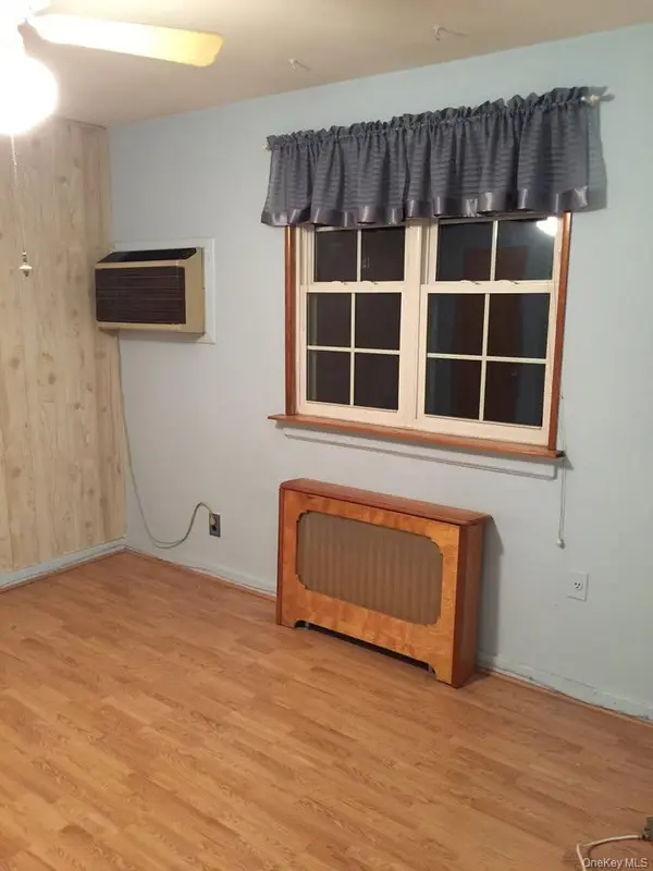 261-29 langston ave #b, Glen Oaks, NY 11004