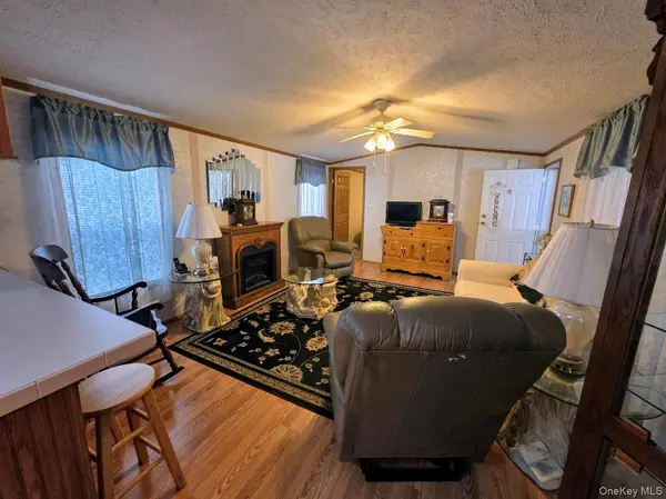 37 Hubbard AVE #74, Riverhead, NY 11901