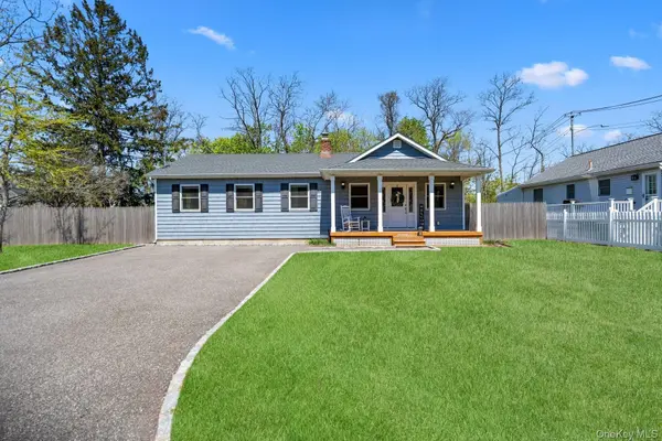 11 Jackson ST, East Islip, NY 11730