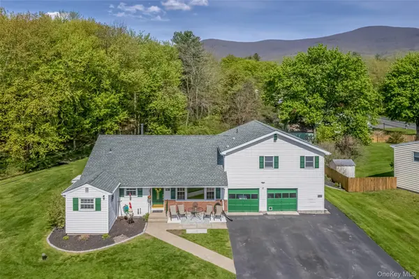 110 Cottontail LN, Woodstock, NY 12498
