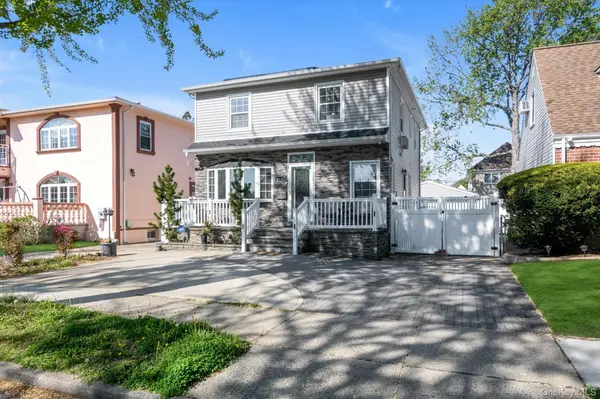 82-30 266th ST, Glen Oaks, NY 11004