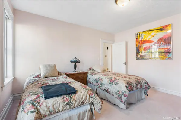 150 Burns ST #3F, Forest Hills, NY 11375