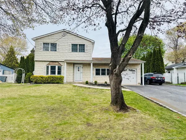 195 Maple ST, Medford, NY 11763