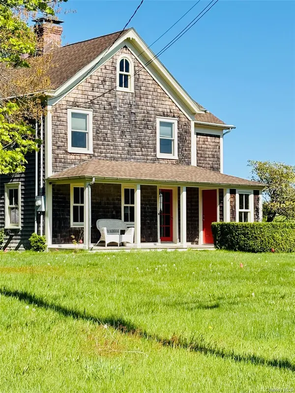 184 Twomey AVE, Calverton, NY 11933