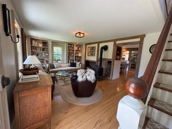 184 Twomey AVE, Calverton, NY 11933