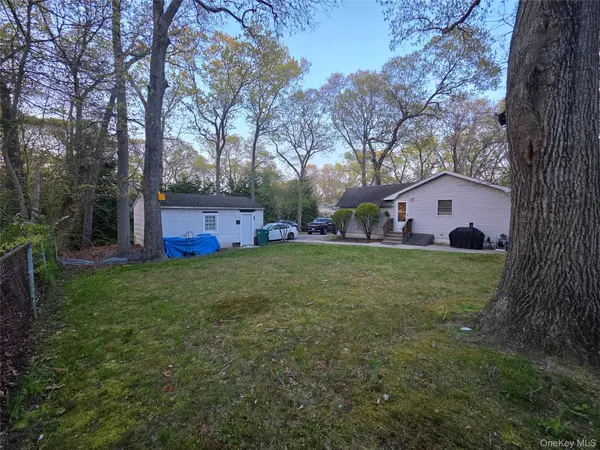117 Maple AVE, Flanders, NY 11901