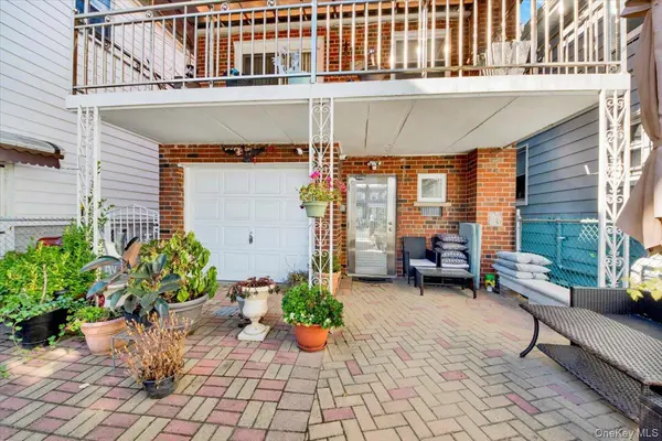 2877 Waterbury AVE, Bronx, NY 10461