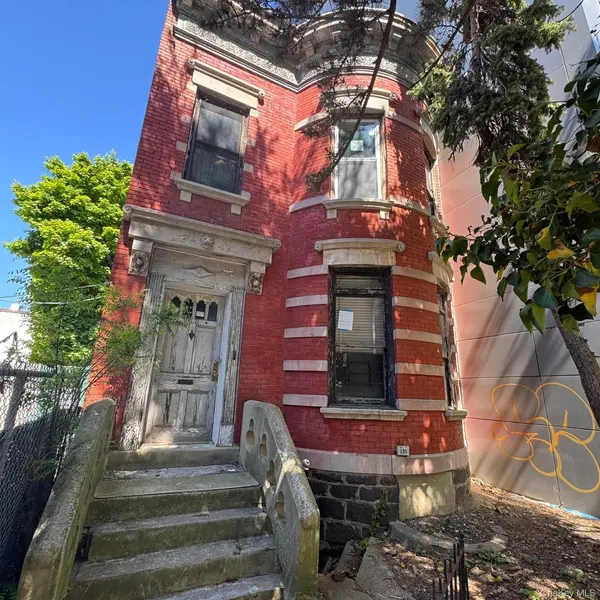 10811 72nd AVE, Forest Hills, NY 11375