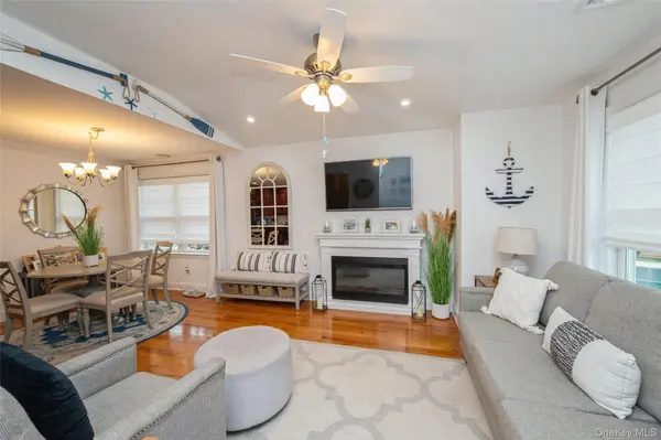608 Carman AVE #C2, Westbury, NY 11590