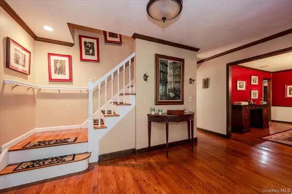 2 Richard LN, Huntington, NY 11743