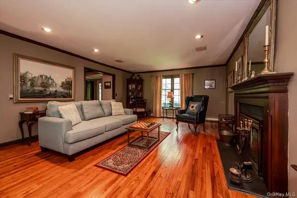 2 Richard LN, Huntington, NY 11743