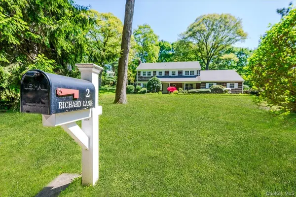 2 Richard LN, Huntington, NY 11743