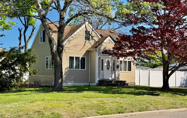 51 Weston AVE, Deer Park, NY 11729