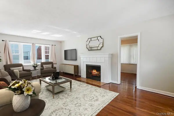 165 Linmouth RD, Malverne, NY 11565