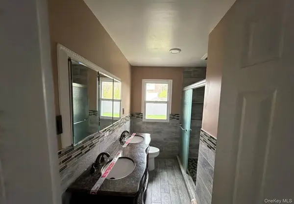 209 Moffitt BLVD, Islip, NY 11751