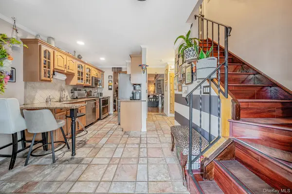 35 Jeremy CIR, Nesconset, NY 11767