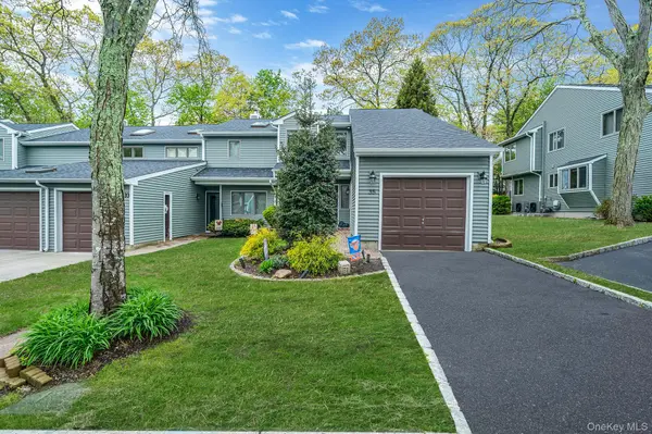 35 Jeremy CIR, Nesconset, NY 11767