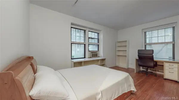 109-14 Ascan AVE #1D, Forest Hills, NY 11375