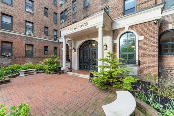 21 Barstow RD #2i, Great Neck, NY 11021