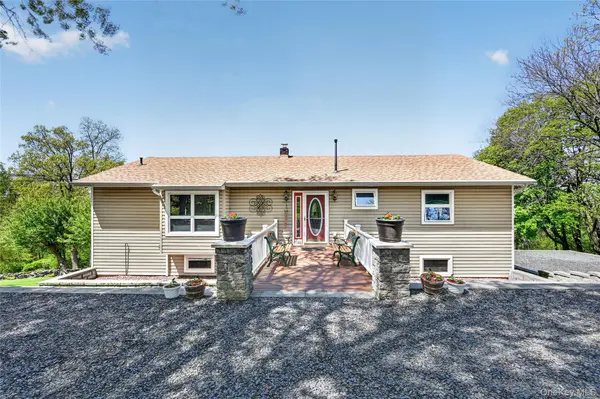 77 Maidstone DR, Walden, NY 12586