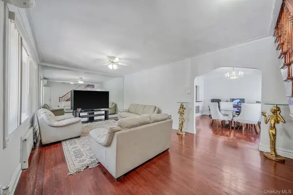 51-78 72nd PL, Maspeth, NY 11377