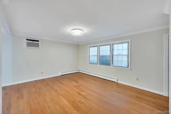 64 Spar DR, Mastic Beach, NY 11951