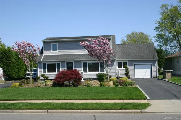121 Ocean AVE, Massapequa, NY 11758