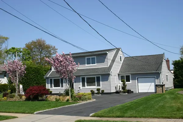121 Ocean AVE, Massapequa, NY 11758