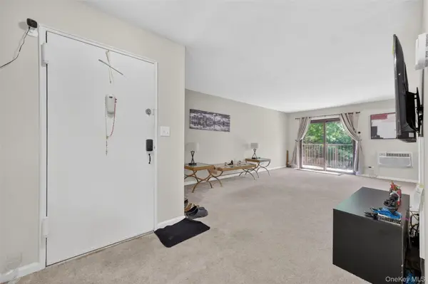 10 Oakwood TER #65, New Windsor, NY 12553
