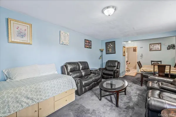 144-55 Melbourne Ave #2E, Flushing, NY 11367