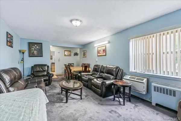 144-55 Melbourne Ave #2E, Flushing, NY 11367