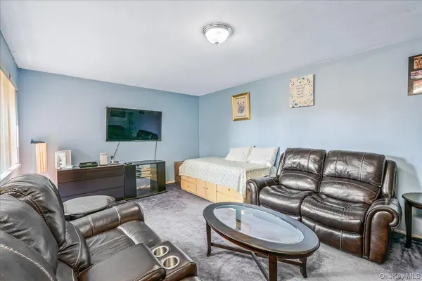 144-55 Melbourne Ave #2E, Flushing, NY 11367