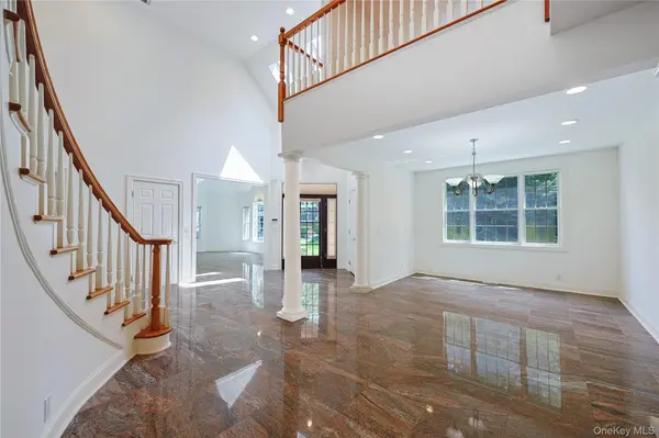 14 Belvedere CT, North Hills, NY 11030