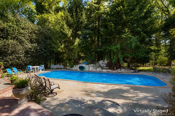 2 Spring Hill RD, Saint James, NY 11780